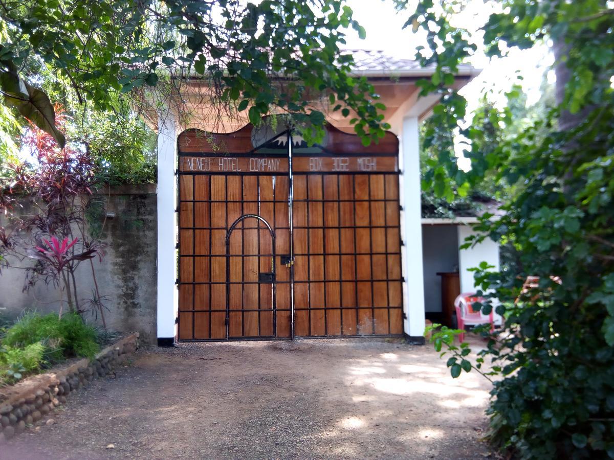 Neneu Hotel Моши Екстериор снимка
