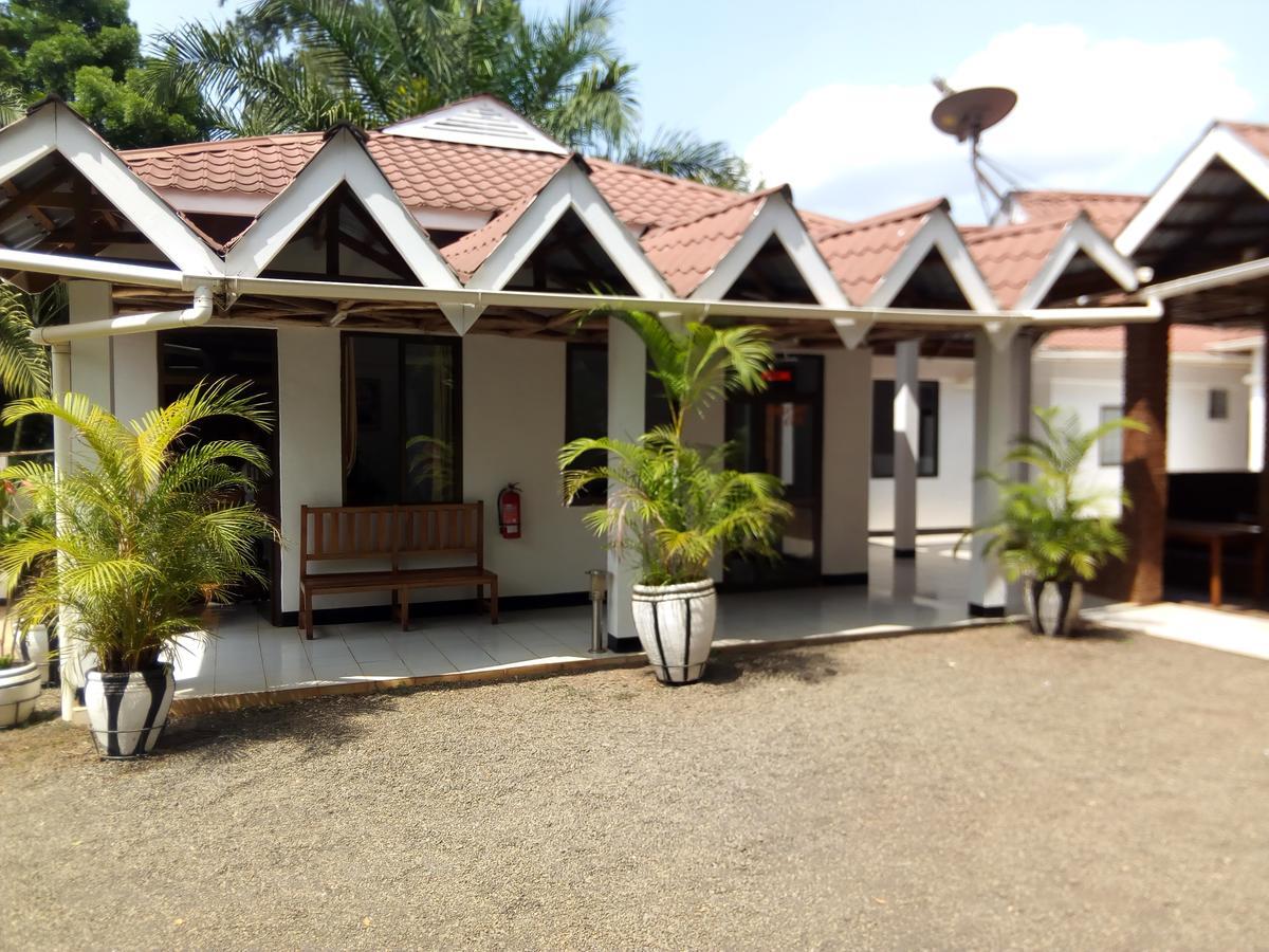 Neneu Hotel Моши Екстериор снимка