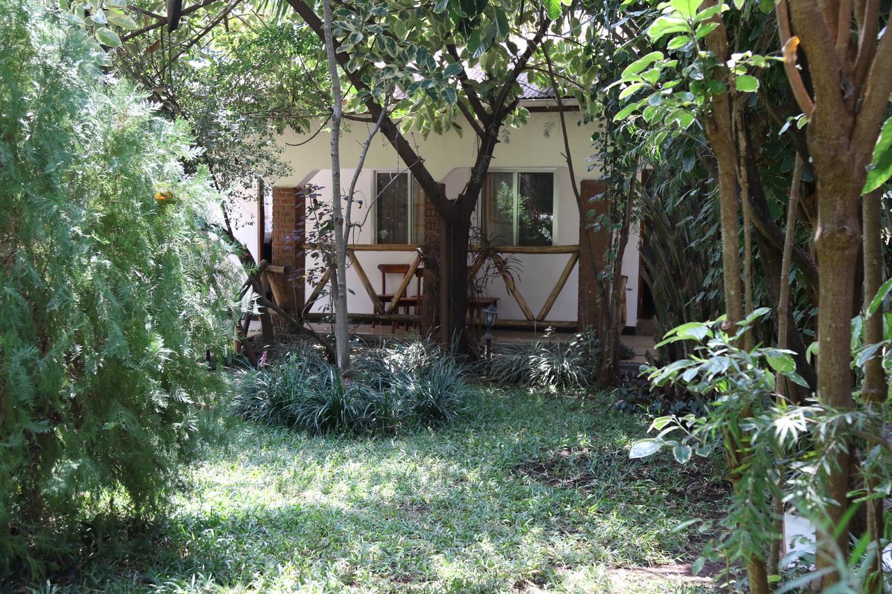 Neneu Hotel Моши Екстериор снимка